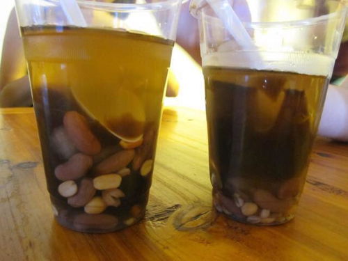 烧仙草 奶茶中吃出活虫,商家竟借口推脱,饮品安全令人堪忧