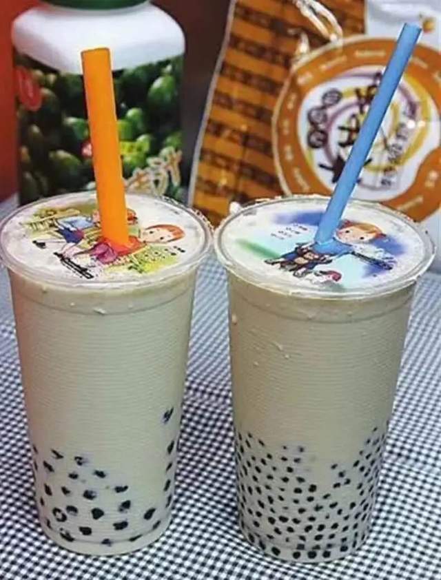 奶茶杯盖上为啥这么多孔 到底怎么用